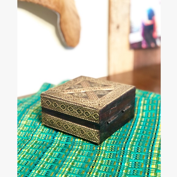 Wooden Boho Artisan Gold Filagree Trinket Box - Picture 5 of 8